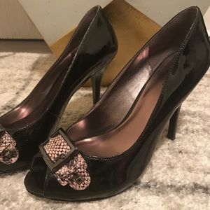 Snake skin, peep toe, pumps